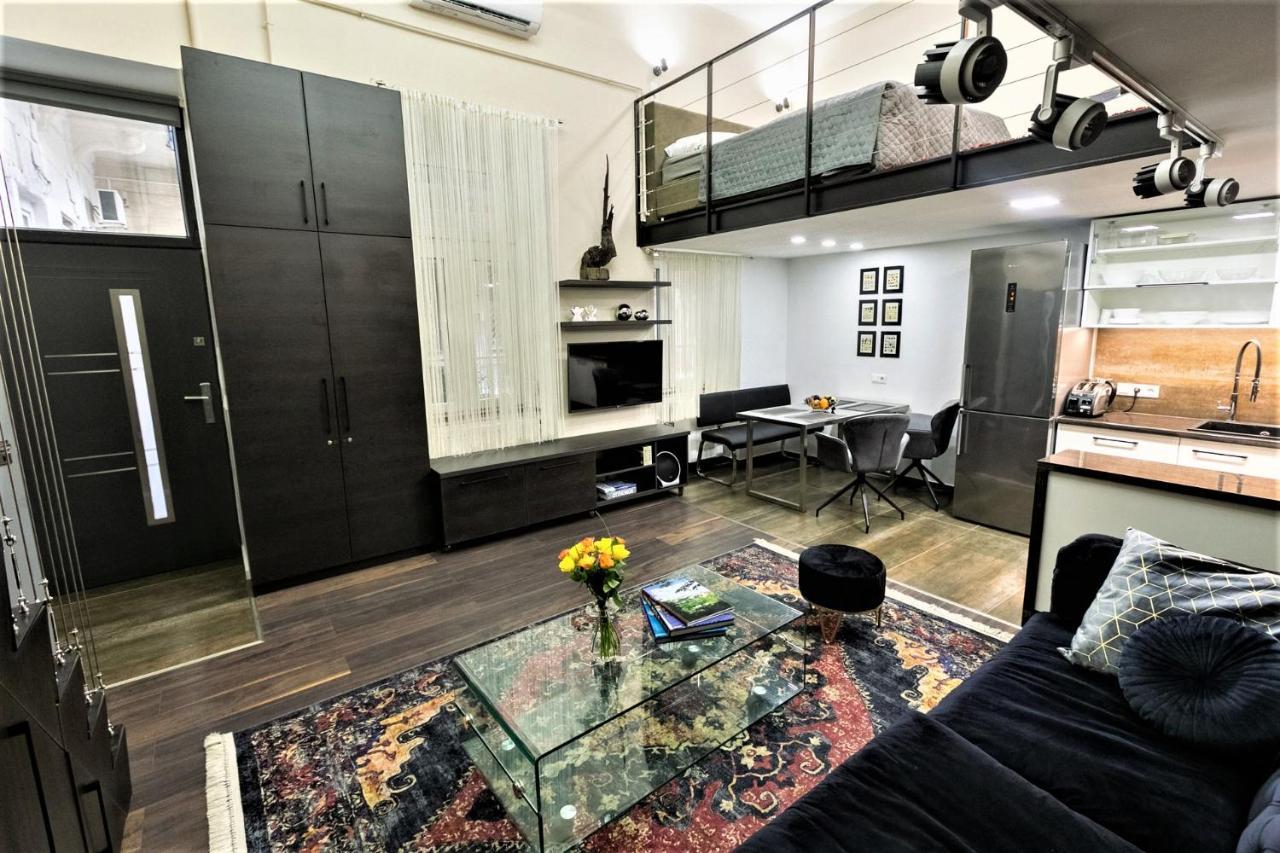 Goldcentral Art B6 Apartman