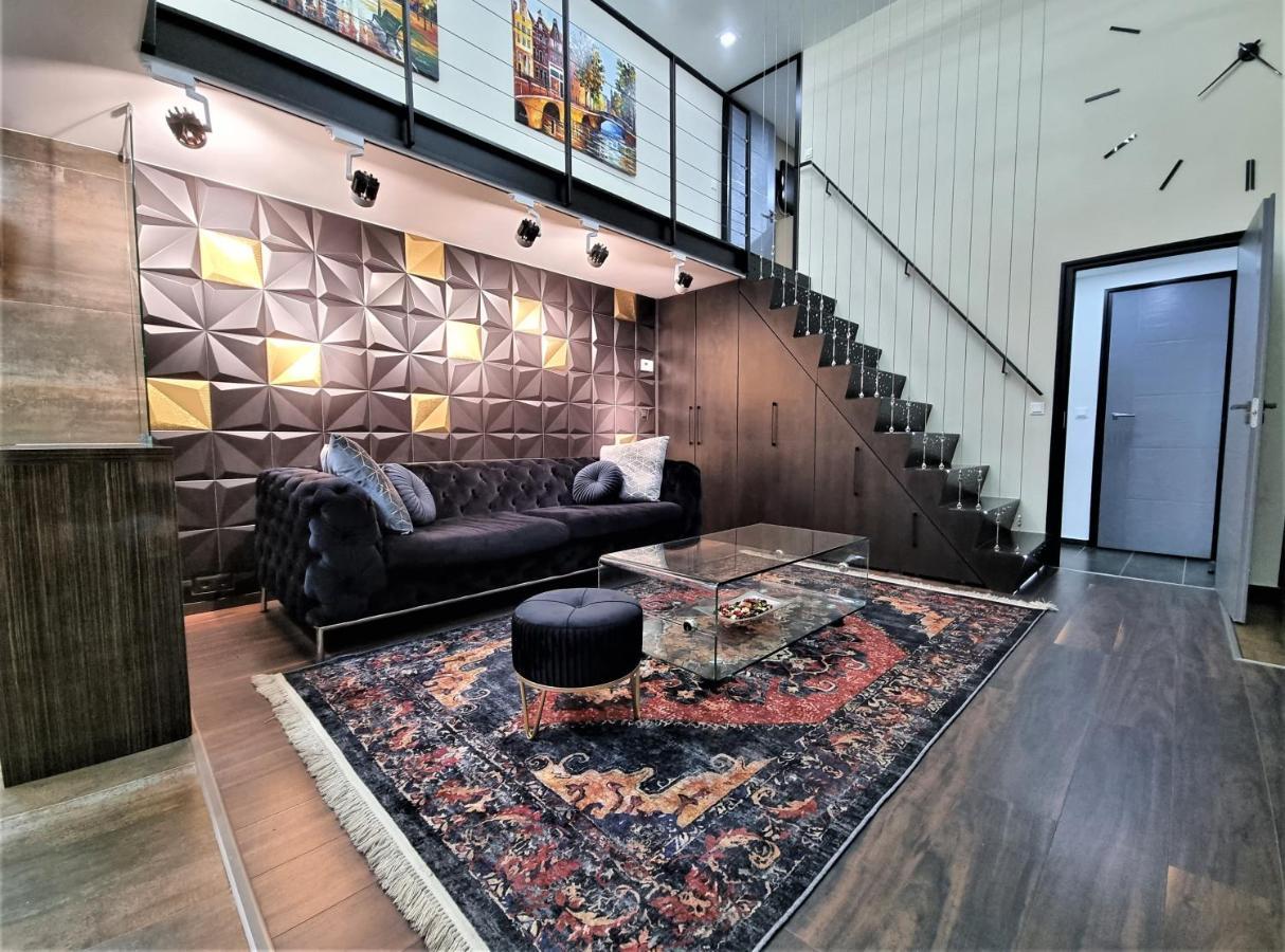 Goldcentral Art B6 Apartman