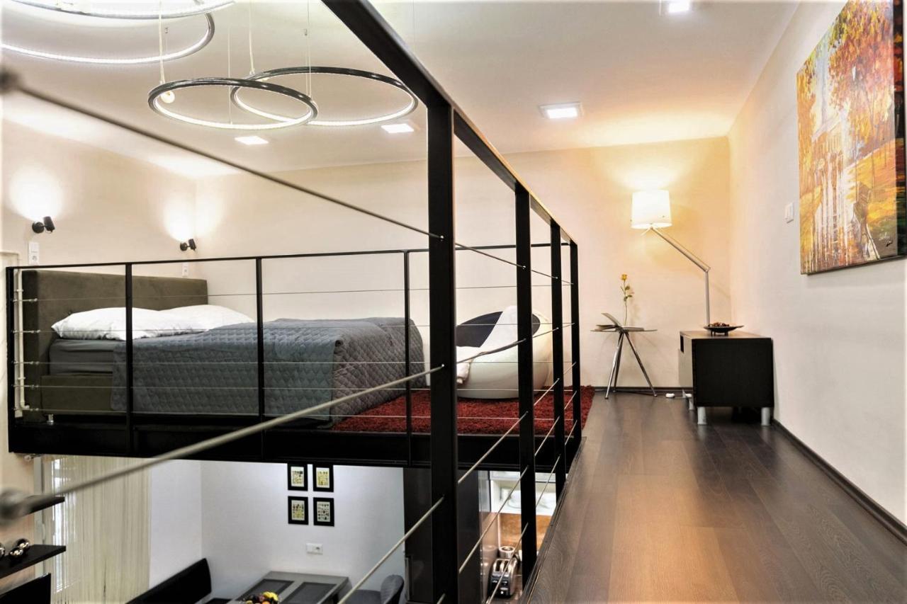 Goldcentral Art B6 Apartman *